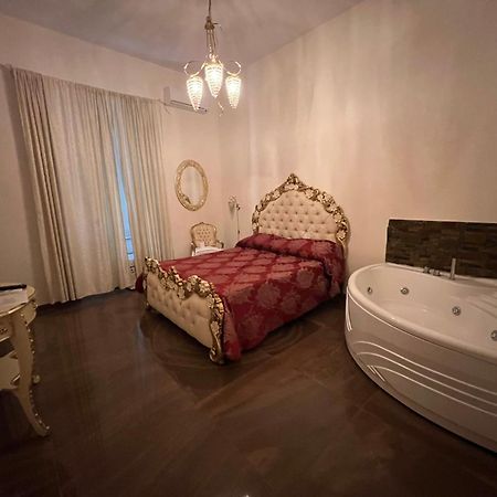 Beb Mariafrancesca Bed & Breakfast Napoli Bagian luar foto