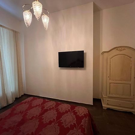 Beb Mariafrancesca Bed & Breakfast Napoli Bagian luar foto