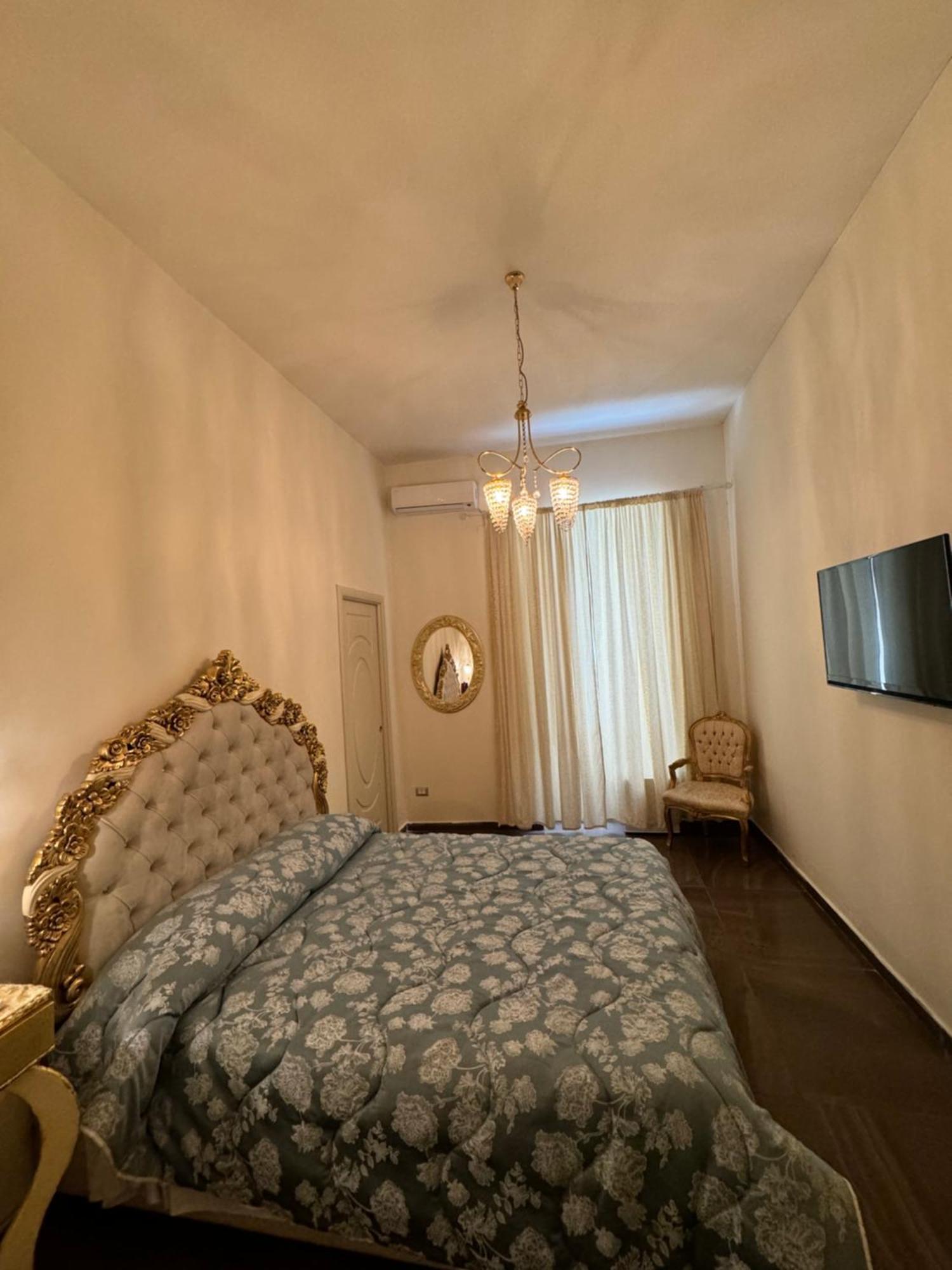 Beb Mariafrancesca Bed & Breakfast Napoli Bagian luar foto