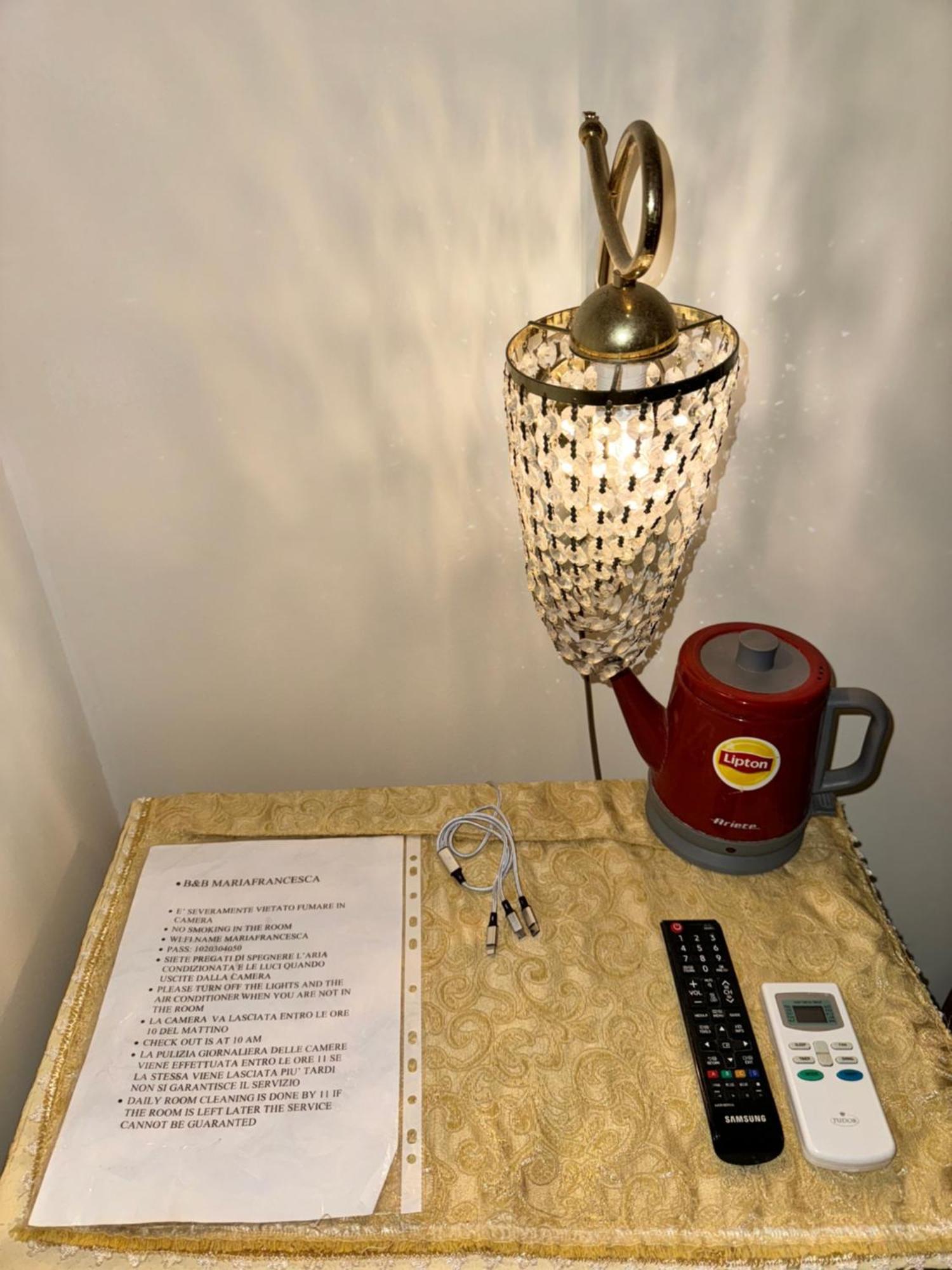 Beb Mariafrancesca Bed & Breakfast Napoli Bagian luar foto