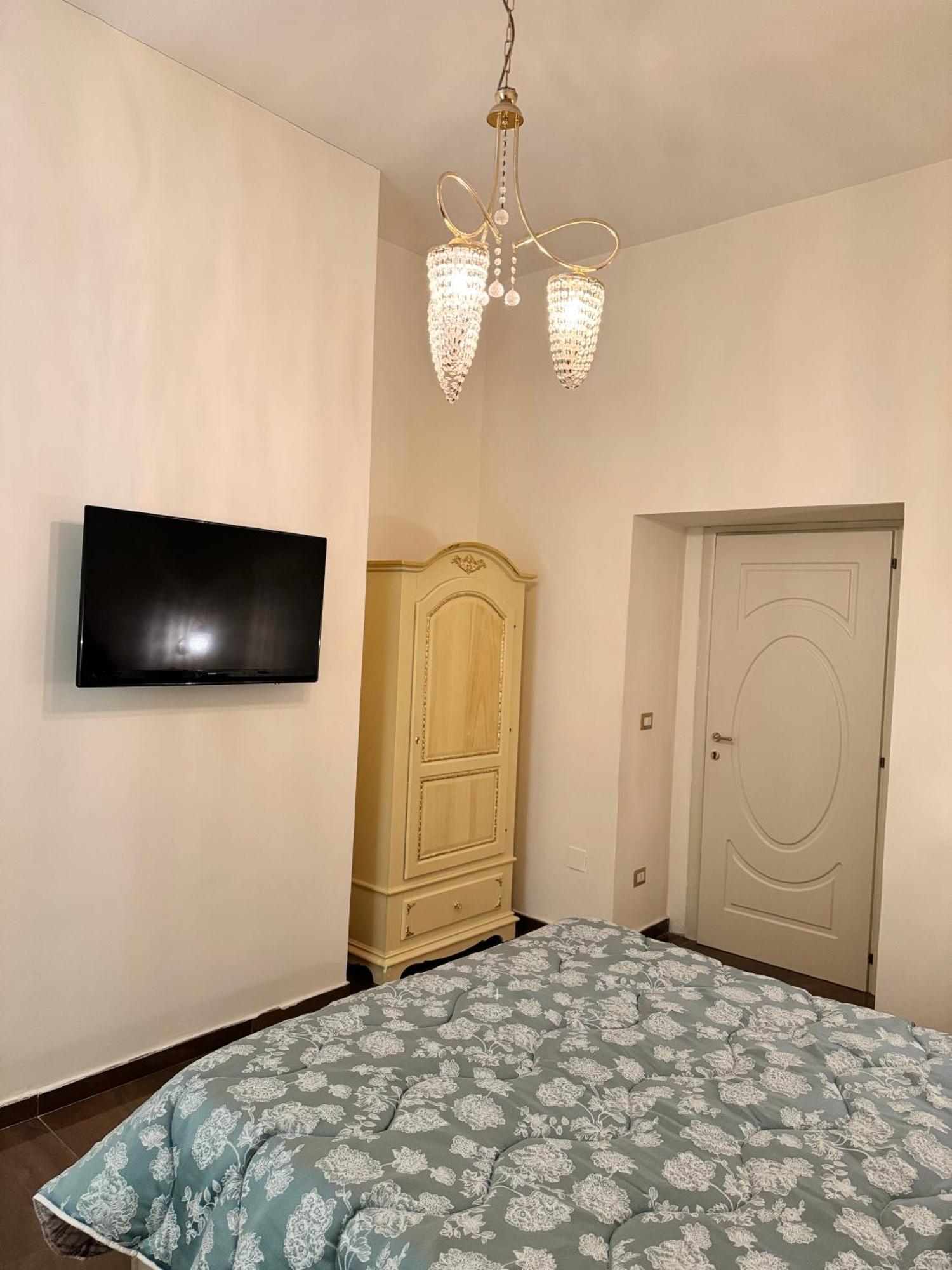 Beb Mariafrancesca Bed & Breakfast Napoli Bagian luar foto