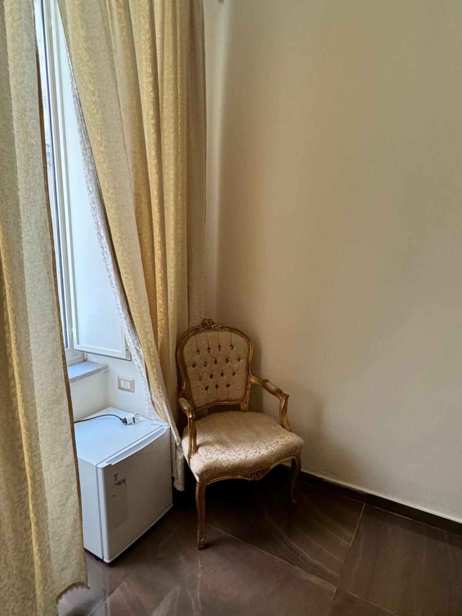 Beb Mariafrancesca Bed & Breakfast Napoli Bagian luar foto