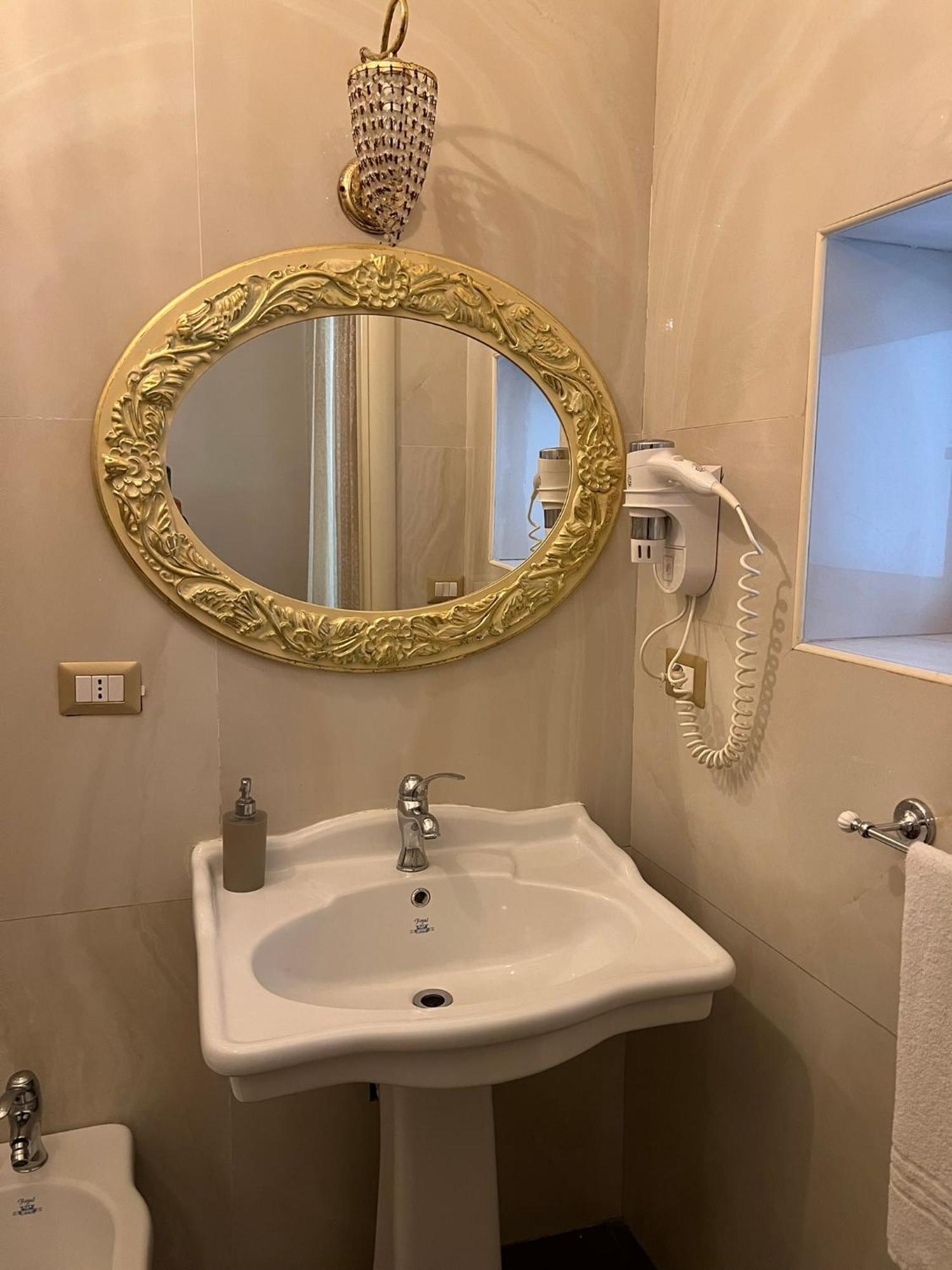 Beb Mariafrancesca Bed & Breakfast Napoli Bagian luar foto