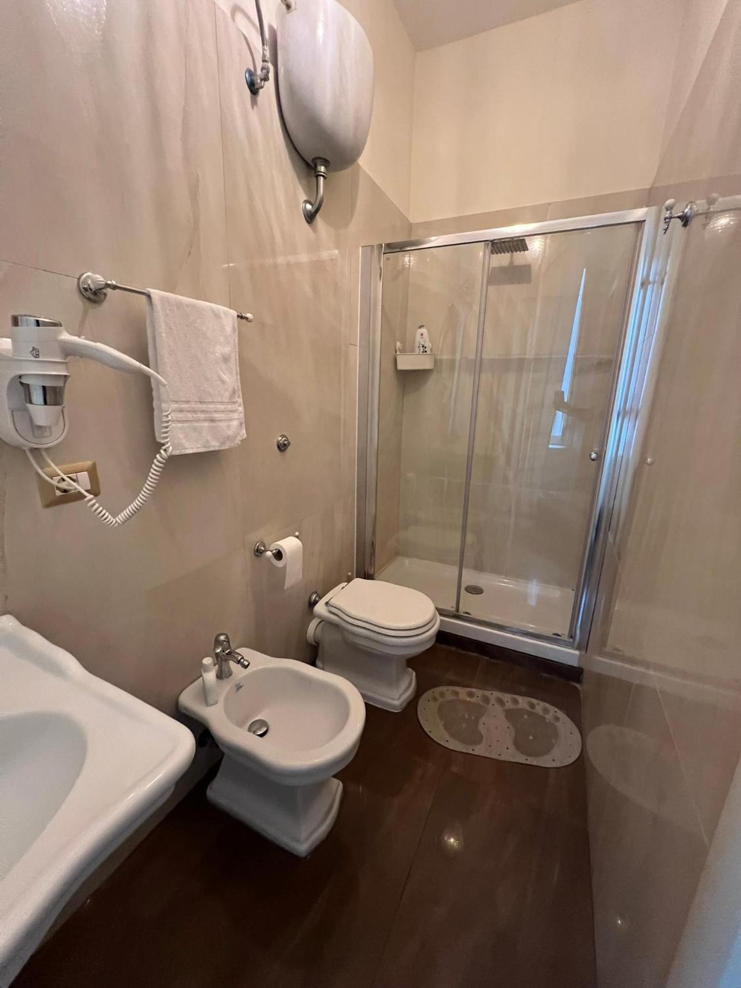 Beb Mariafrancesca Bed & Breakfast Napoli Bagian luar foto