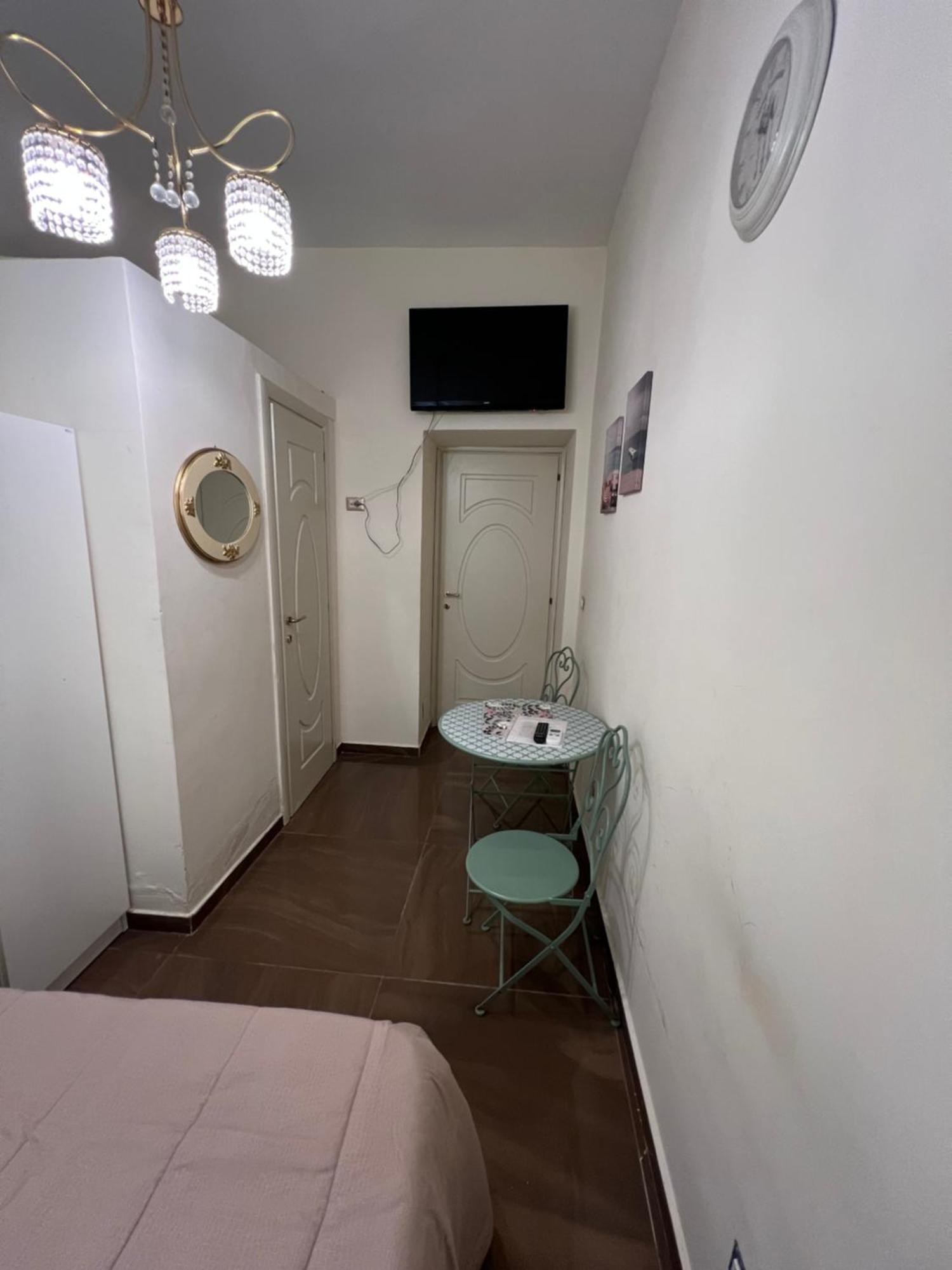 Beb Mariafrancesca Bed & Breakfast Napoli Bagian luar foto