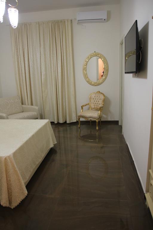 Beb Mariafrancesca Bed & Breakfast Napoli Bagian luar foto