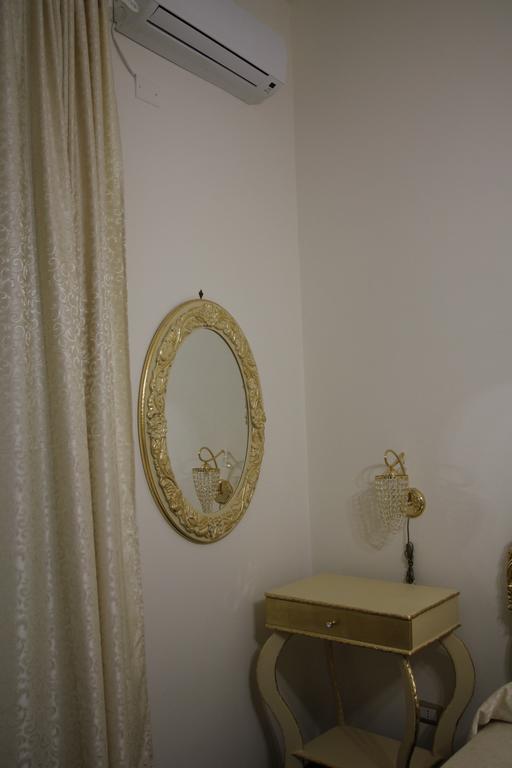 Beb Mariafrancesca Bed & Breakfast Napoli Bagian luar foto