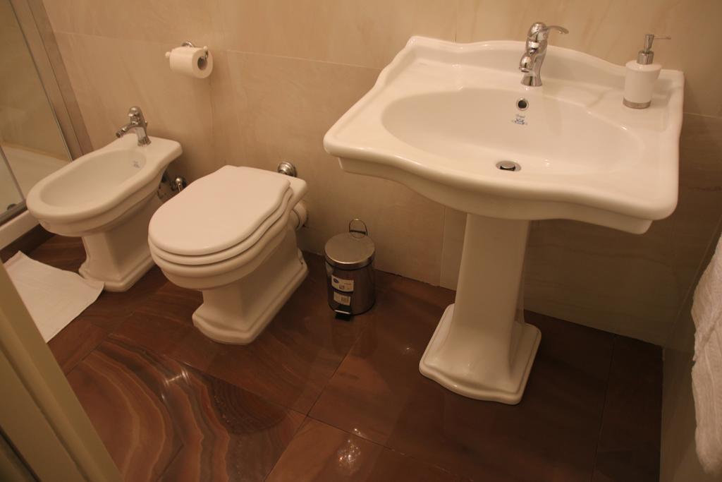 Beb Mariafrancesca Bed & Breakfast Napoli Bagian luar foto