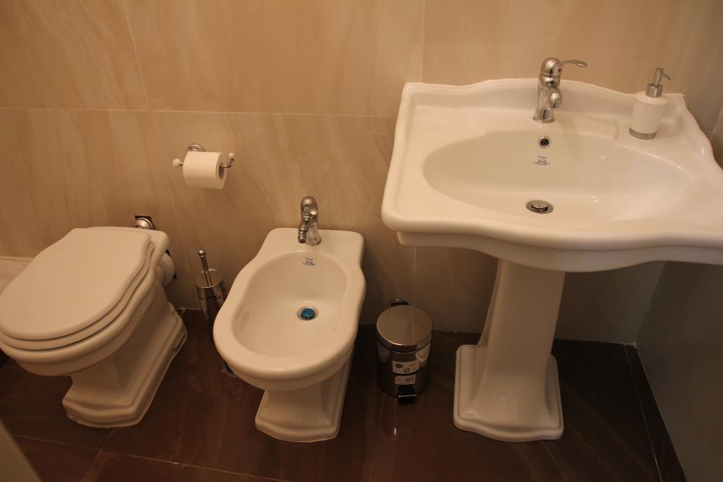 Beb Mariafrancesca Bed & Breakfast Napoli Bagian luar foto