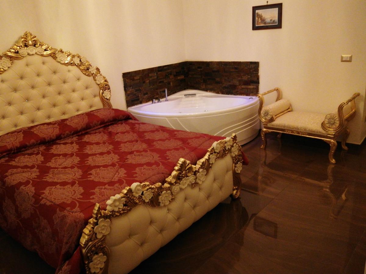 Beb Mariafrancesca Bed & Breakfast Napoli Bagian luar foto
