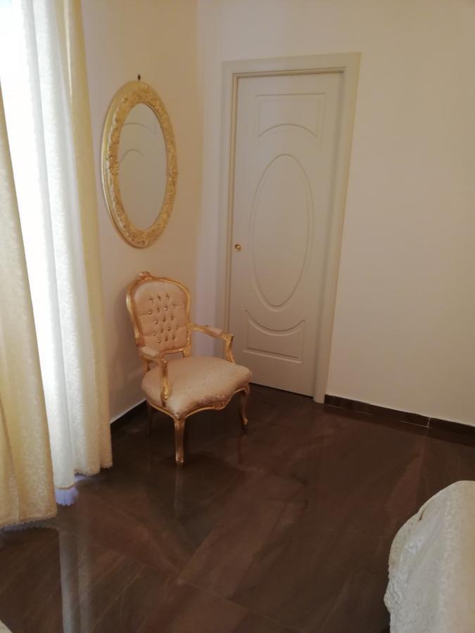 Beb Mariafrancesca Bed & Breakfast Napoli Bagian luar foto