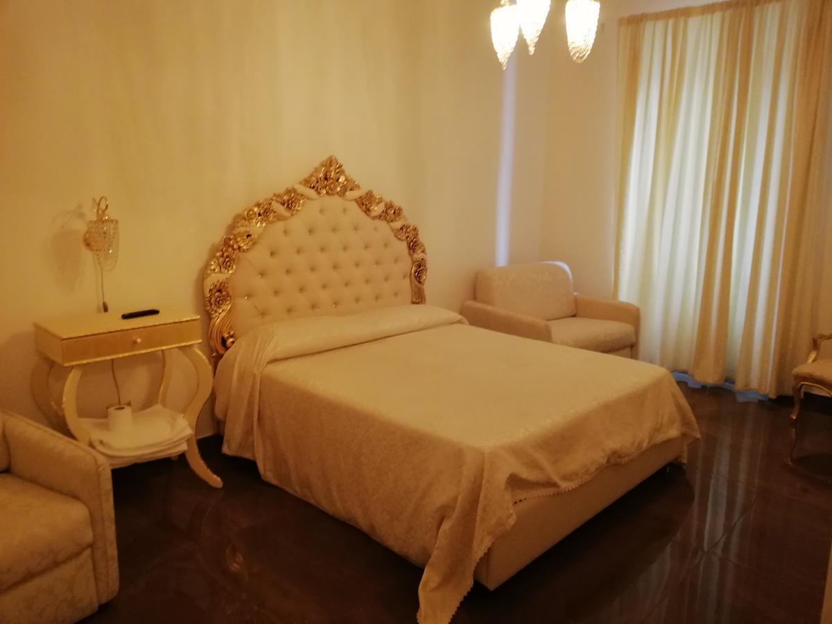 Beb Mariafrancesca Bed & Breakfast Napoli Bagian luar foto